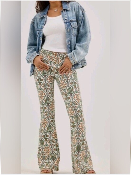 Wrangler Denim - NWT Wrangler High Rise Fierce Flare Jeans Size 12